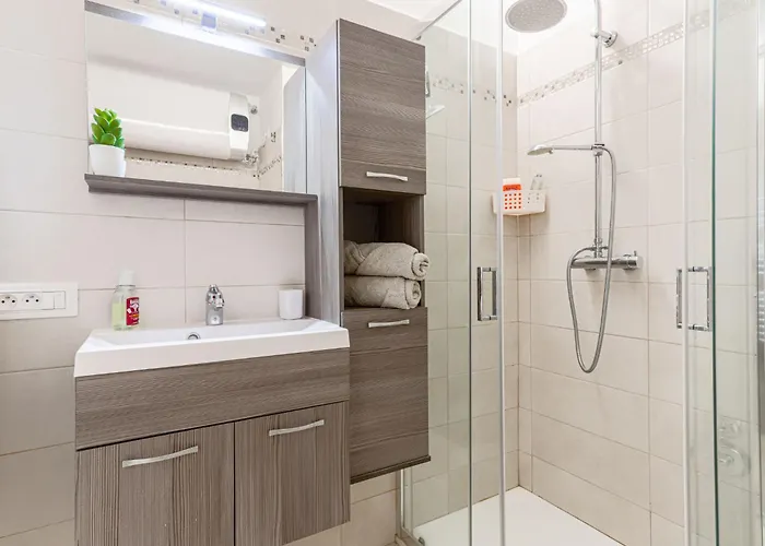 Le Diplomate By Interhome 芒通